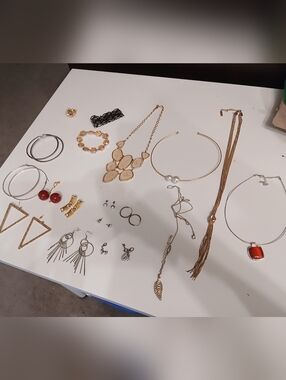 Jewelry Set (Necklaces, Bracelets, Earrings, Rings) - Elegant And Bold